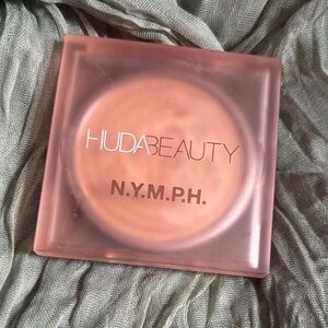 HUDA BEAUTY N.Y.M.P.H. Highlight